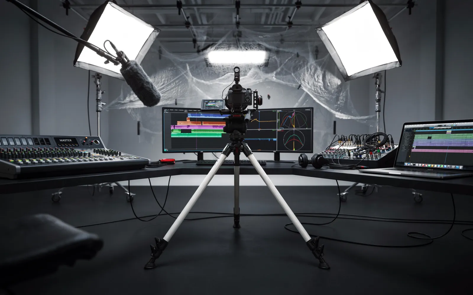 IndieWire Panel Highlights Behind-the-Scenes of Prime Videos Dual-Format Spider-Noir