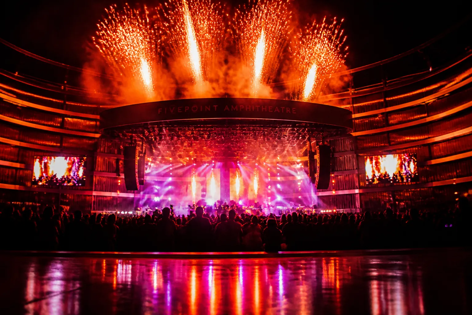 Machine Gun Kelly Ignites Hollywood Casino Amphitheatre with Pyrotechnic-Heavy Performance on Lost Americana Tour